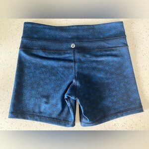 Classic lululemon athletica Women's Blue Patterned Shorts